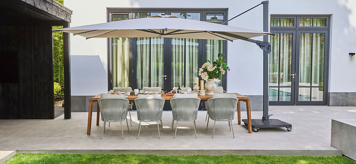 Suns-dolce-dining-chair-basta-table-novara-parasol