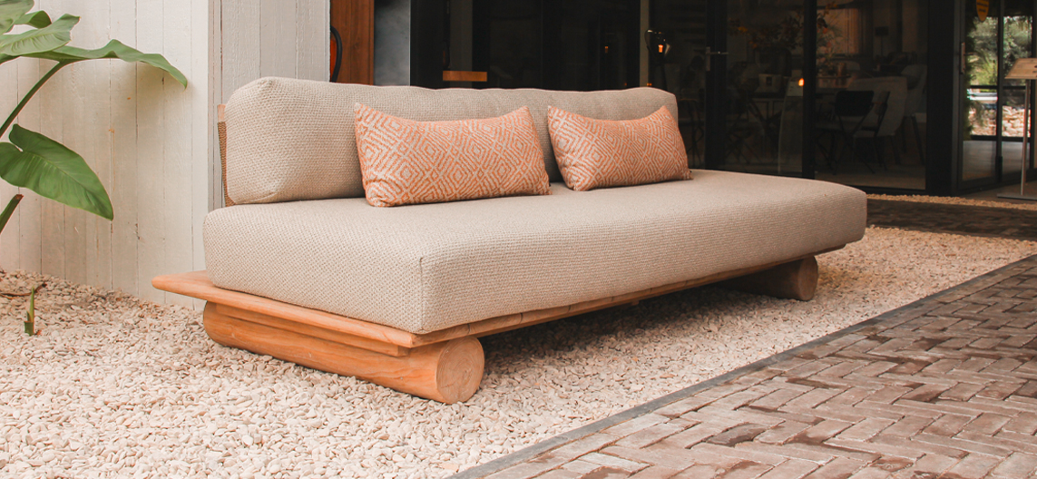 5.-Gommaire-sofa-edge-bank-coffee-showroom-from-beem-outdoor-garden-furniture