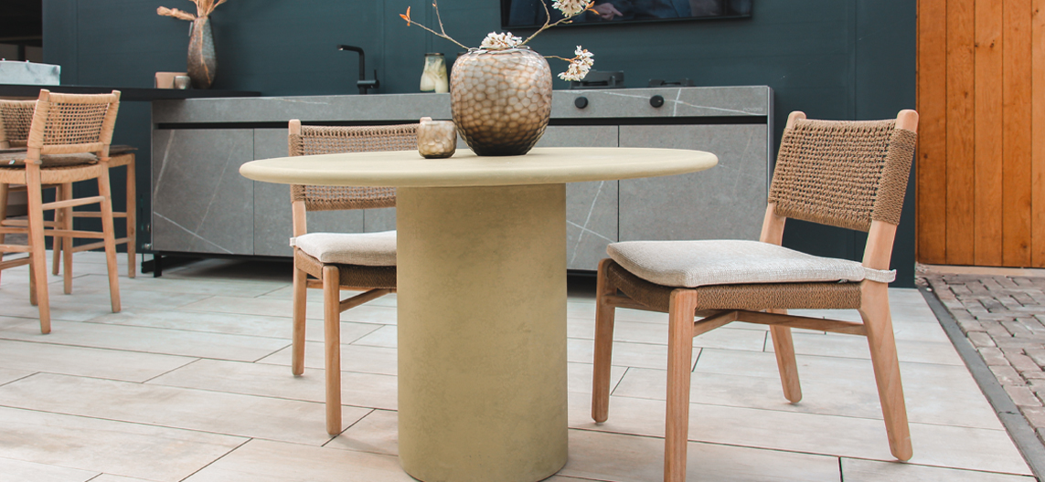 Vanbeembuitenleven-concrete-look-table-fiona-diningchair-mieke-barchair