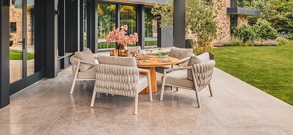 Suns-low-diningset-sato-chair-sorolo-table