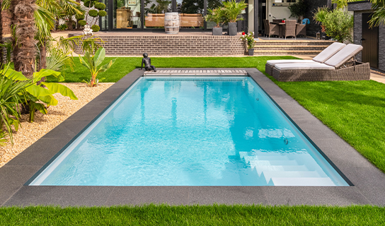 LPW Pools City+ monoblok zwembad in compacte tuinopstelling