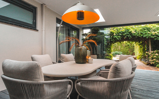 Low dining set with organically shaped concrete-look table – Van Beem Outdoor Living