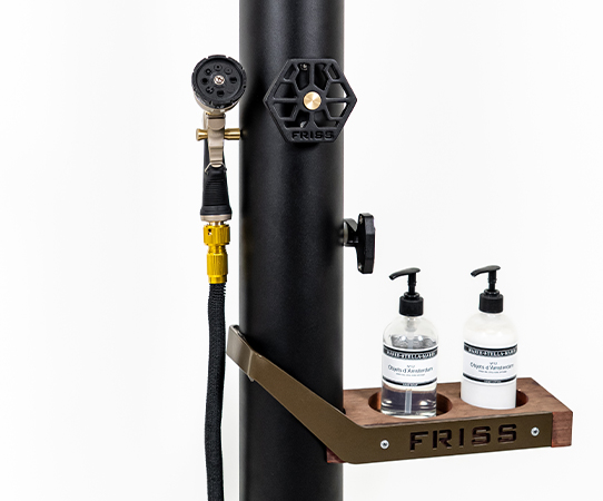 Friss buitendouche met Hangloose soap rack – stijlvolle zeepopslag – Van Beem Buitenleven