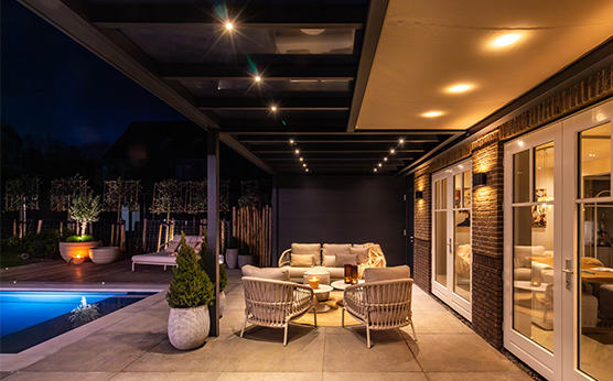 Markilux 879 awning under glass roof of veranda – Van Beem Buitenleven