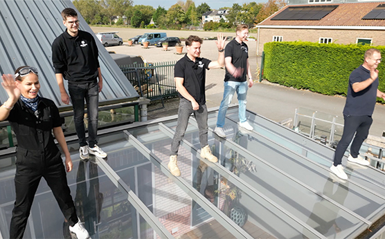 Canopy tested for strength by testing on the roof – Van Beem Buitenleven