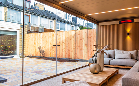 Glasschuifwanden in Renson Algarve lamellendak overkapping – Van Beem Buitenleven