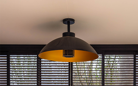 Heater lamp in Renson Algarve overkapping met canvas dak – Van Beem Buitenleven