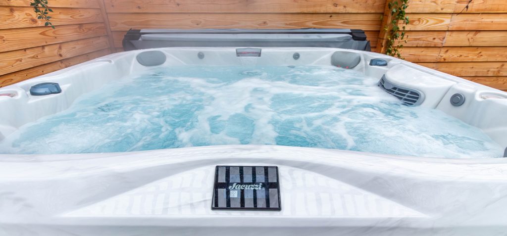 acuzzi spa voor luxe wellness in de tuin – Van Beem Buitenleven