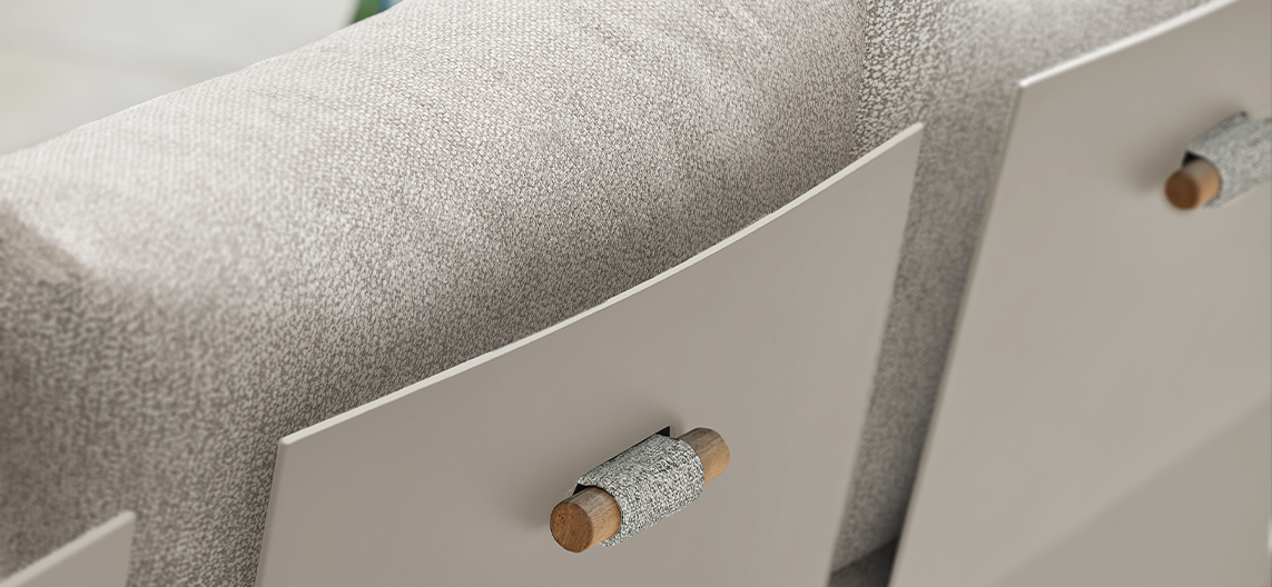 Detail van SUNS Stockholm loungeset rugkussen in champagne kleur