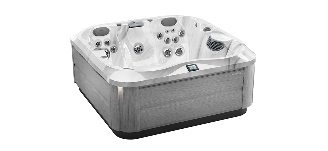 Jacuzzi J-332 uit de J-300 collectie voor luxe wellness in de tuin