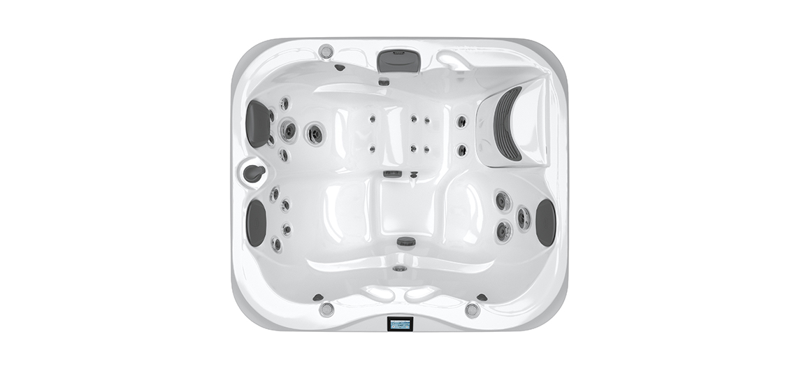 Bovenaanzicht van Jacuzzi J-315 met jets voor luxe wellness in de tuin