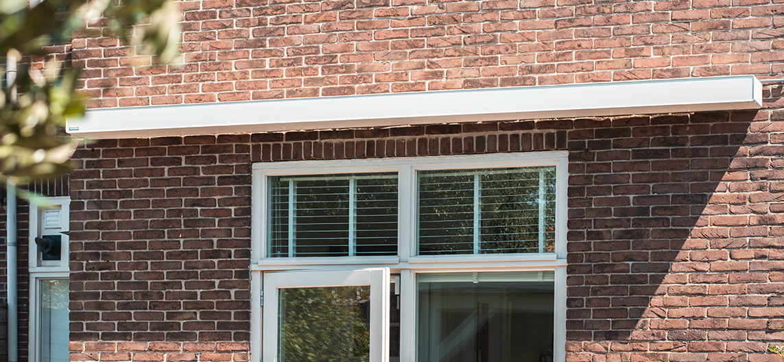 Markilux 970 knikarmscherm zonwering met gesloten cassette voor luxe terras