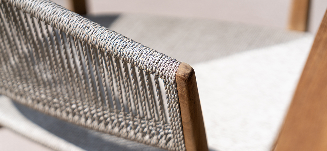Detail van Royal Botania Cares dining chair van teak voor luxe tuin en terras