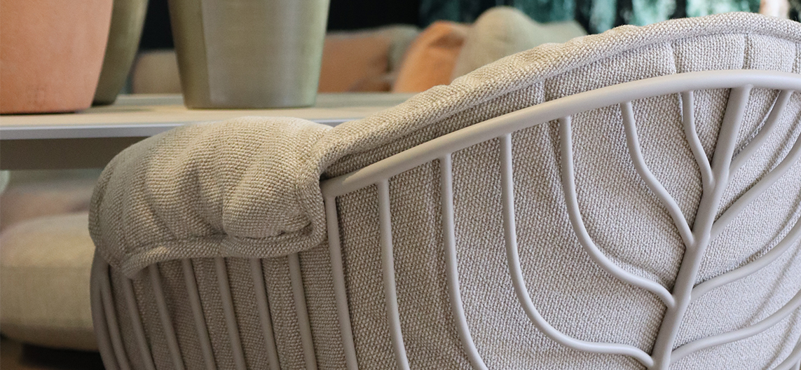 Royal Botania Folia low dining chair voor luxe tuin en terras