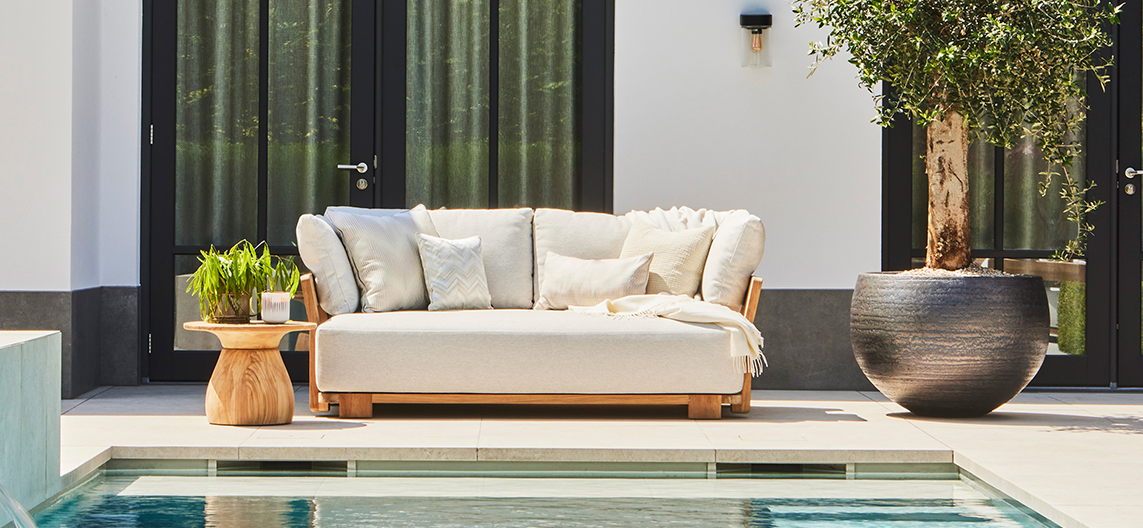SUNS Vento 2-seater sofa met armleuningen en teak voor luxe tuin en terras