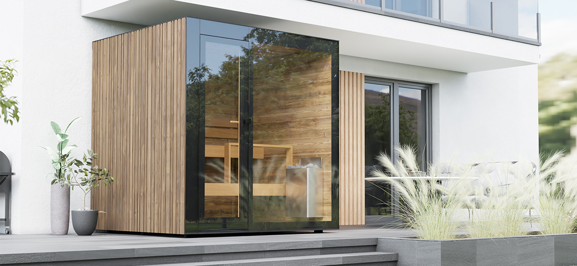 Flachau buitensauna met transparant glas voor luxe wellness in de tuin