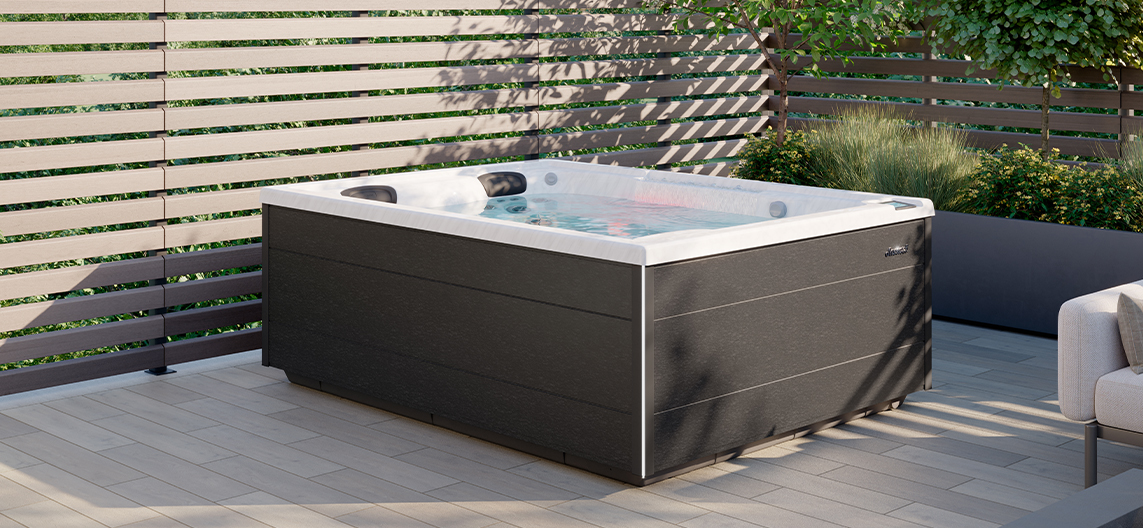 Jacuzzi collectie J4 model J404L op terras voor luxe wellness buiten