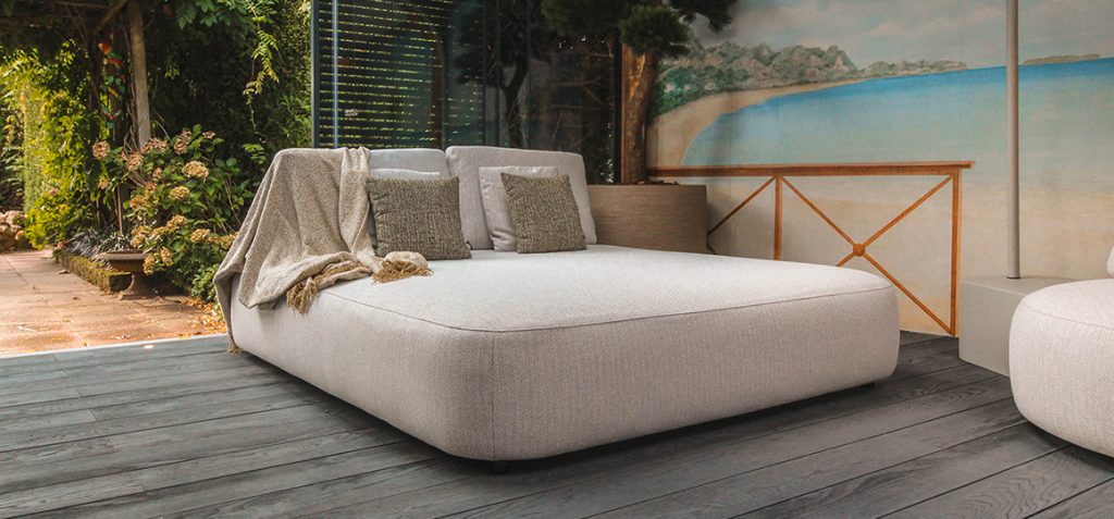 Suns Blocchi Organic Daybed for Luxury Gardens and Patios