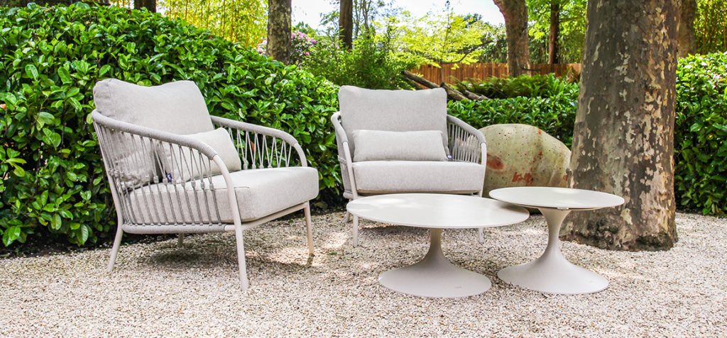 Suns rope-woven lounge chairs for a luxurious garden and patio