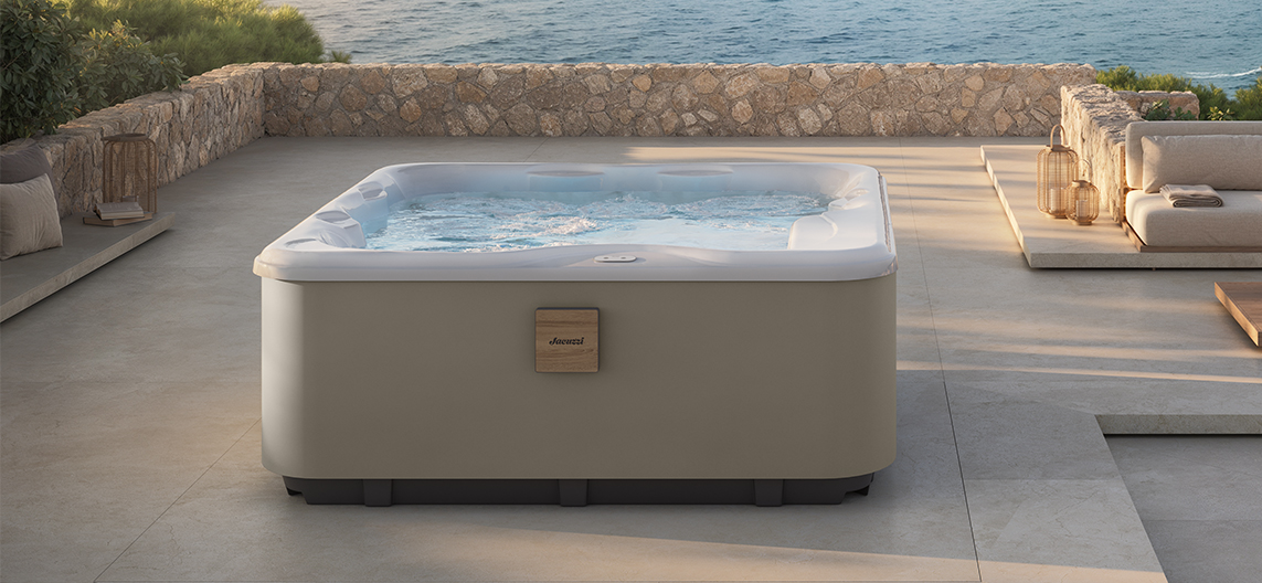 Jacuzzi Lodge model L in beige voor luxe wellness in de tuin