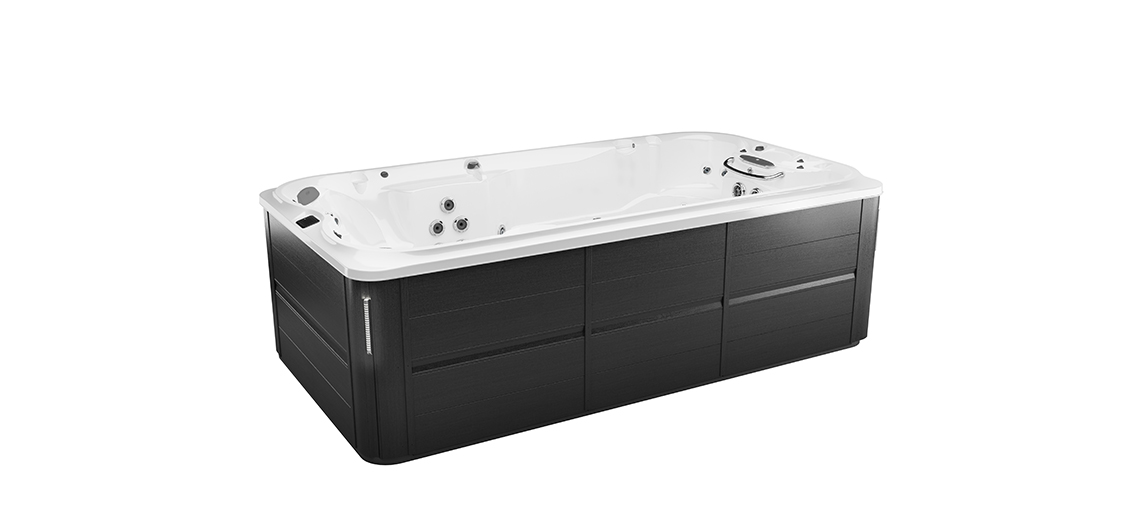 Jacuzzi J-14 PowerActive zwemspa in Smoked Ebony voor luxe wellness en zwemmen in de tuin