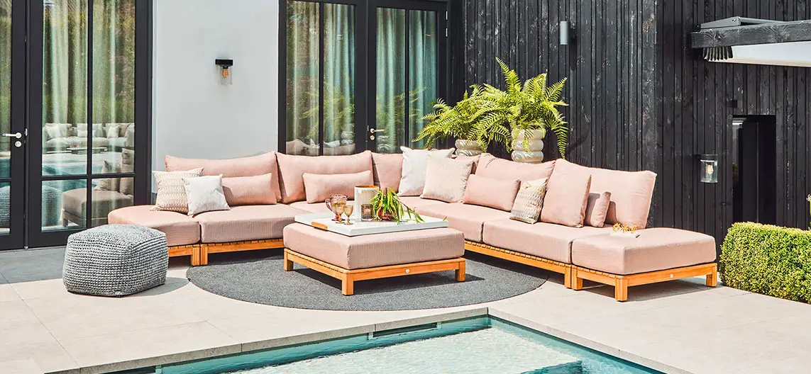 Suns-portofino-soft-pink-loungeset-sidetables